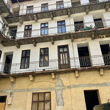 Gozsdu Court La Fontaine Appartement *