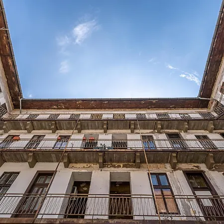 Ghetto - Gozsdu Court La Fontaine Budapest