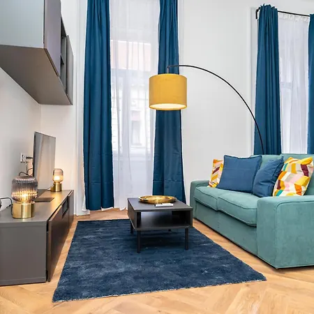 Gozsdu Court La Fontaine Apartment Budapest