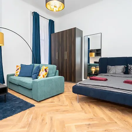 Gozsdu Court La Fontaine Apartment