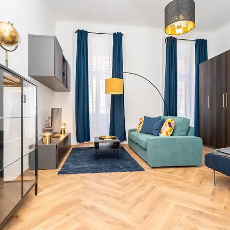 Apartment Gozsdu Court La Fontaine *
